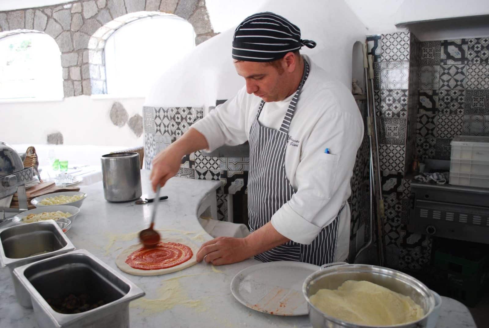 garden-villas-resport-ischia-pizza-making