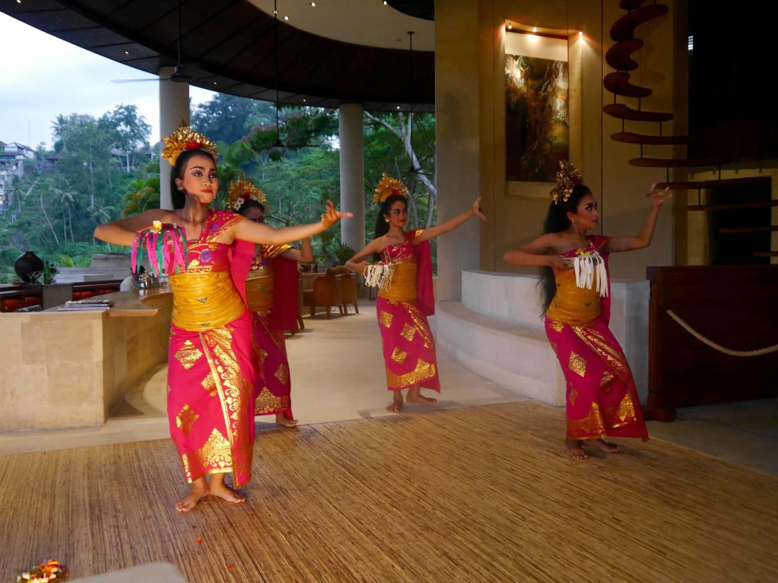 four-seasons-sayan-ubud-bali-balinese-dancers