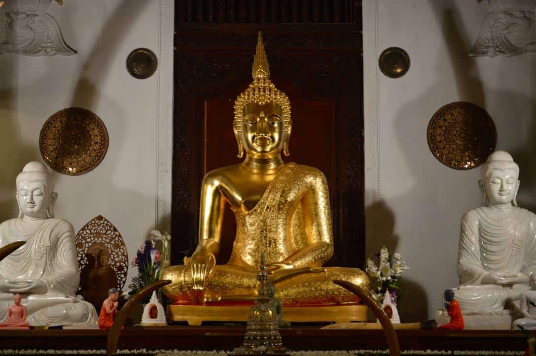 temple-of-sacred-tooth-kandy2