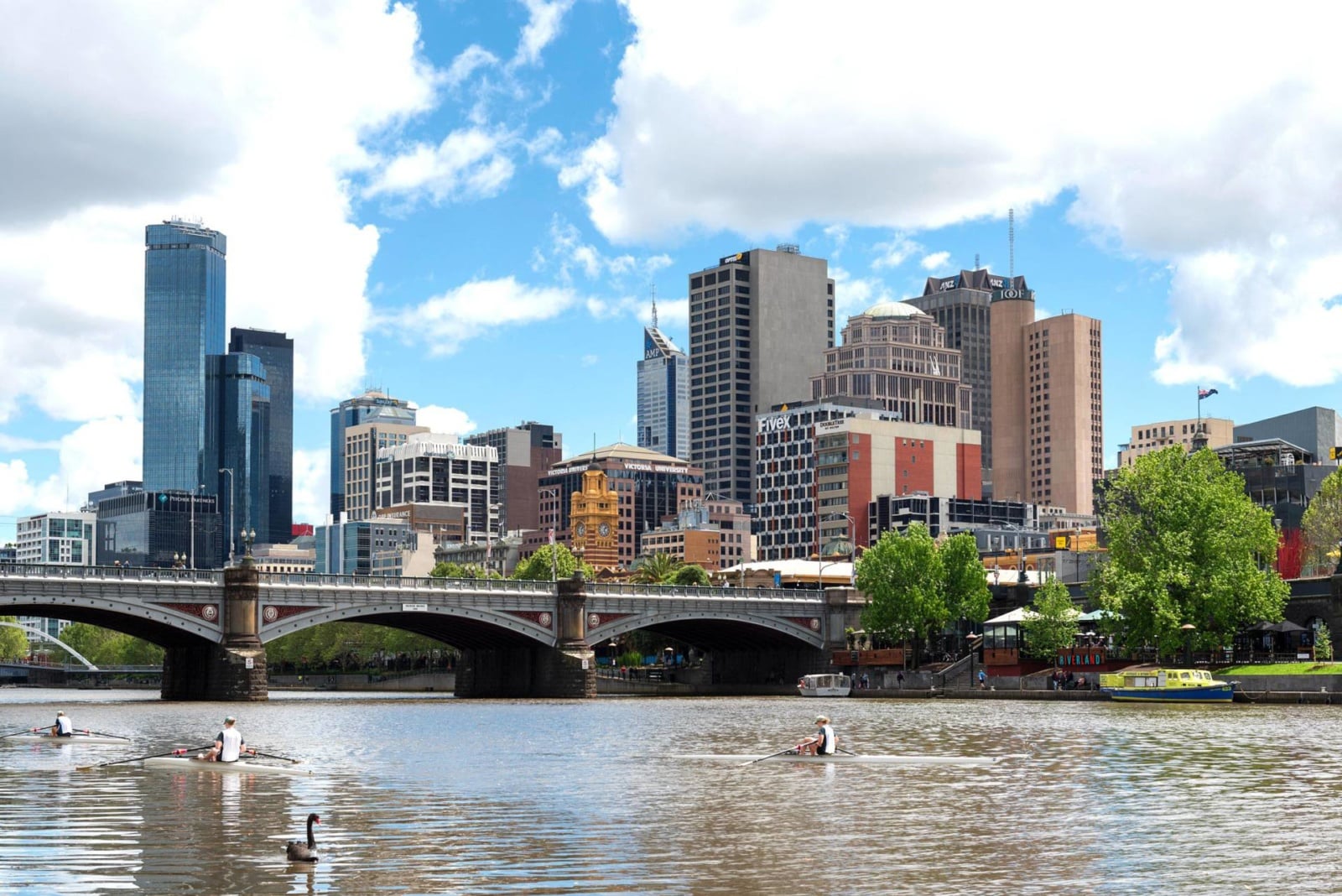 melbourne-bridge-city-guide