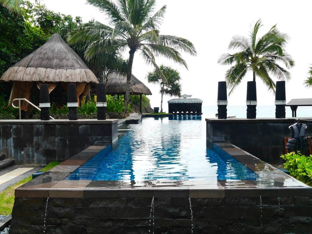 shangri-la-boracay-resort-spa-pool1