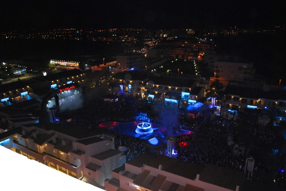 Ushuaia-Ibiza-sky-bar