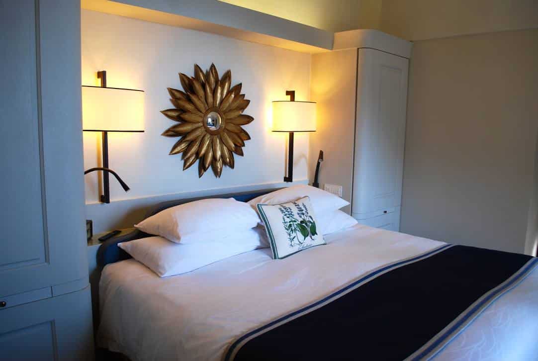 monastero-santa-rosa-amalfi-coast-italy-bed