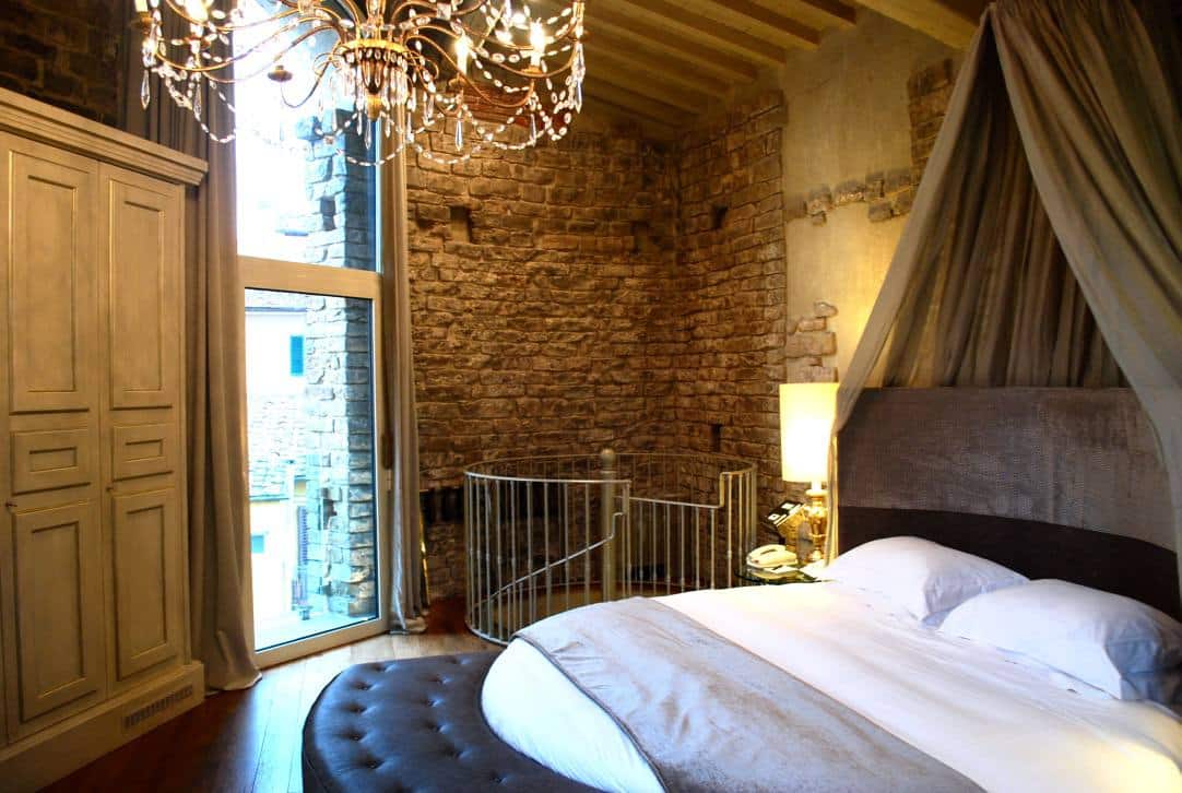 Hotel-brunelleschi-florence-tower-suite-bed