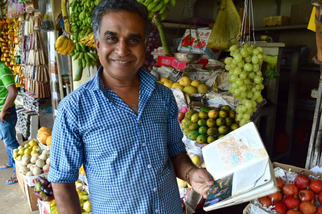 kandy-sri-lanka-market-vendor