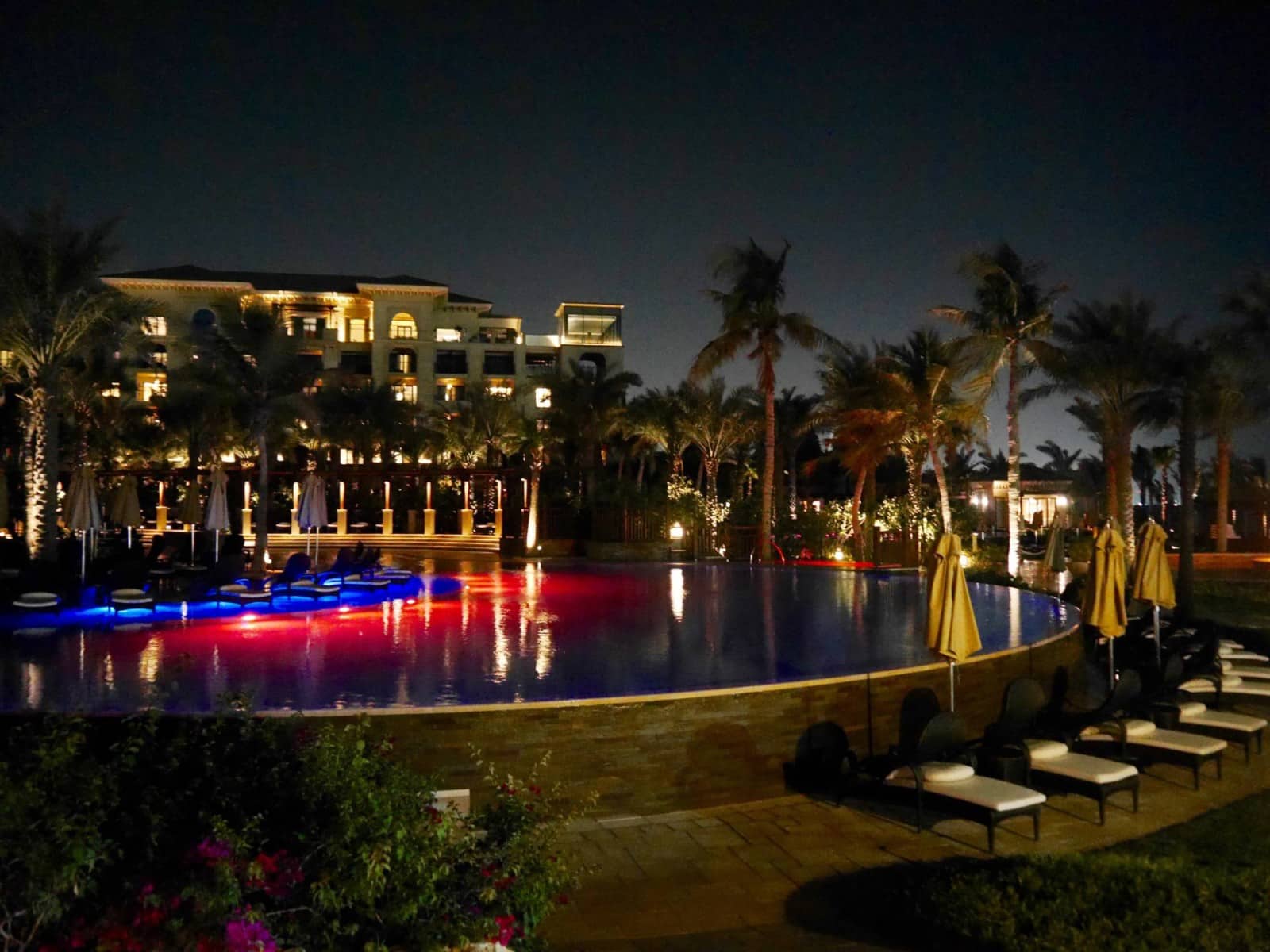 four-seasons-dubai-night-pool