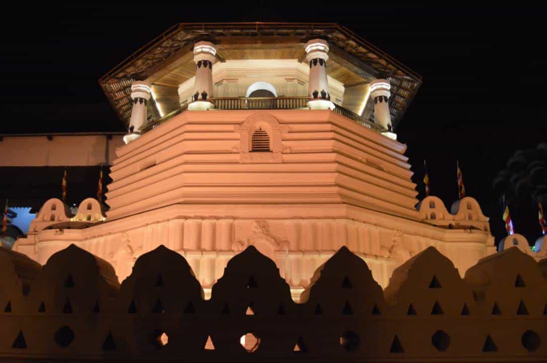 temple-of-sacred-tooth-kandy