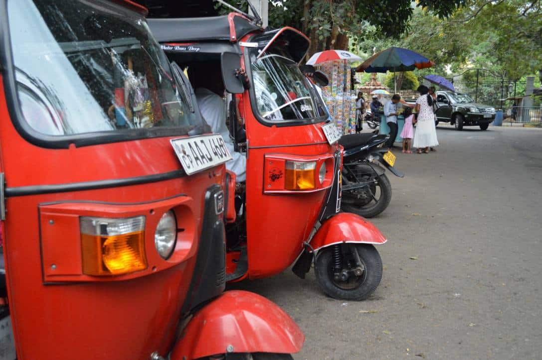 tuk-tuks-sri-lanka2