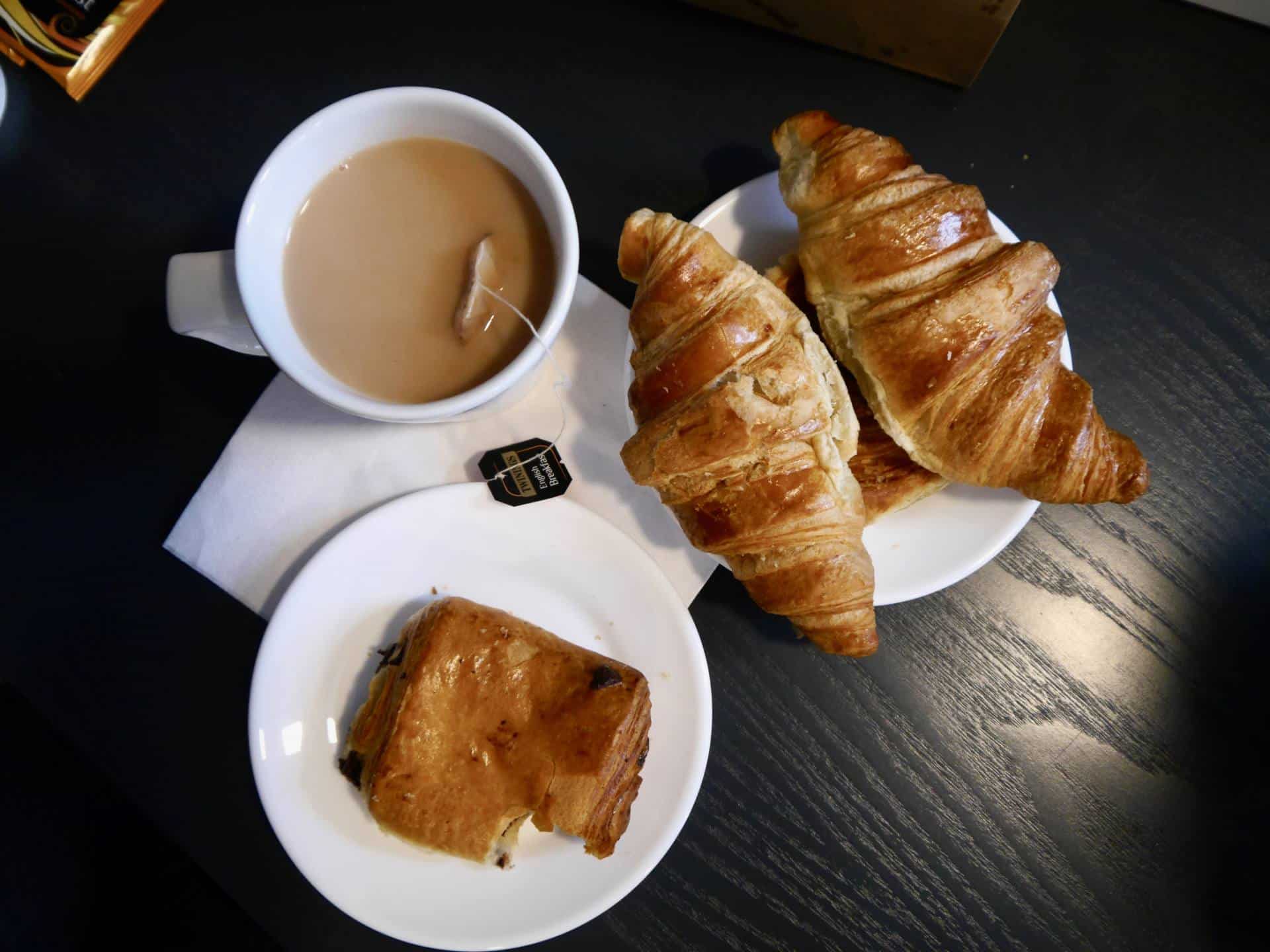 tea-pastries-croissants