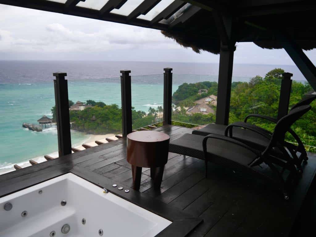 shangri-la-boracay-resort-spa-tree-house-villa-balcony