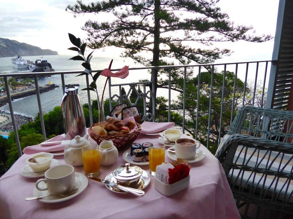 belmond-reids-palace-madeira-junior-suite-breakfast