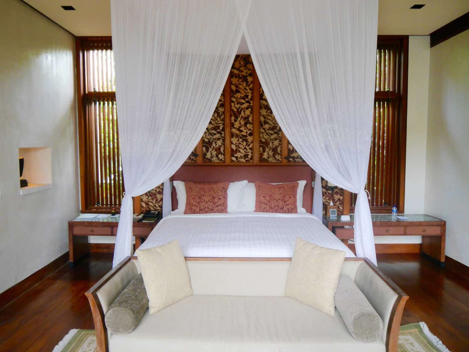 four-seasons-sayan-bali-villa-bed