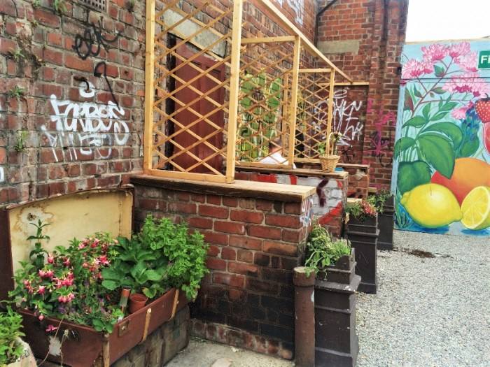 a-locals-guide-to-liverpool-travel-blog-the-travelista-gin garden liverpool