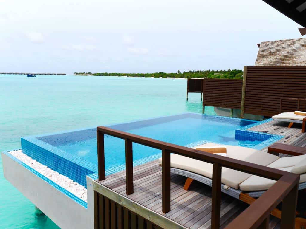 hideaway-resort-spa-maldives-water-villa-pool