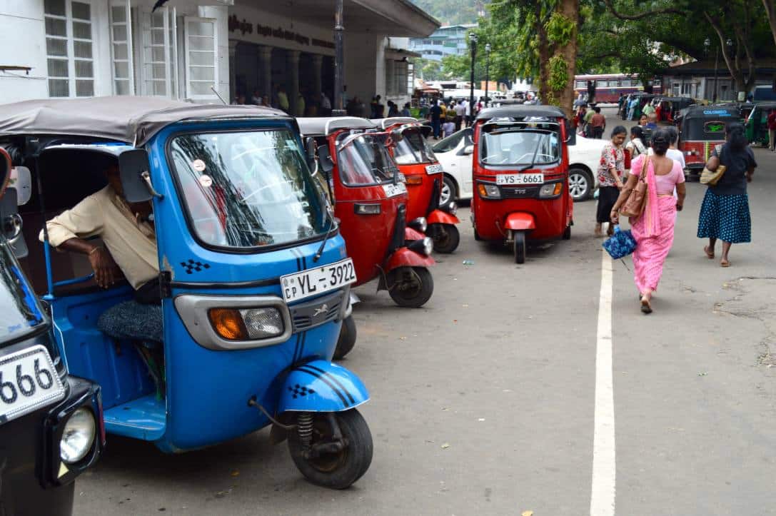 kandy-market-sri-lanka-tuk-tuks