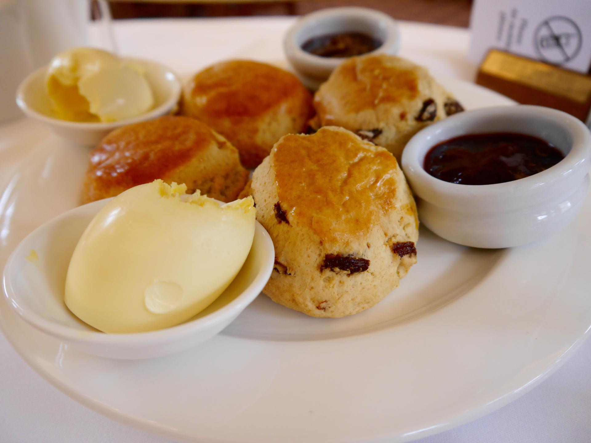 afternoon-tea-the-pump-room-bath-scones