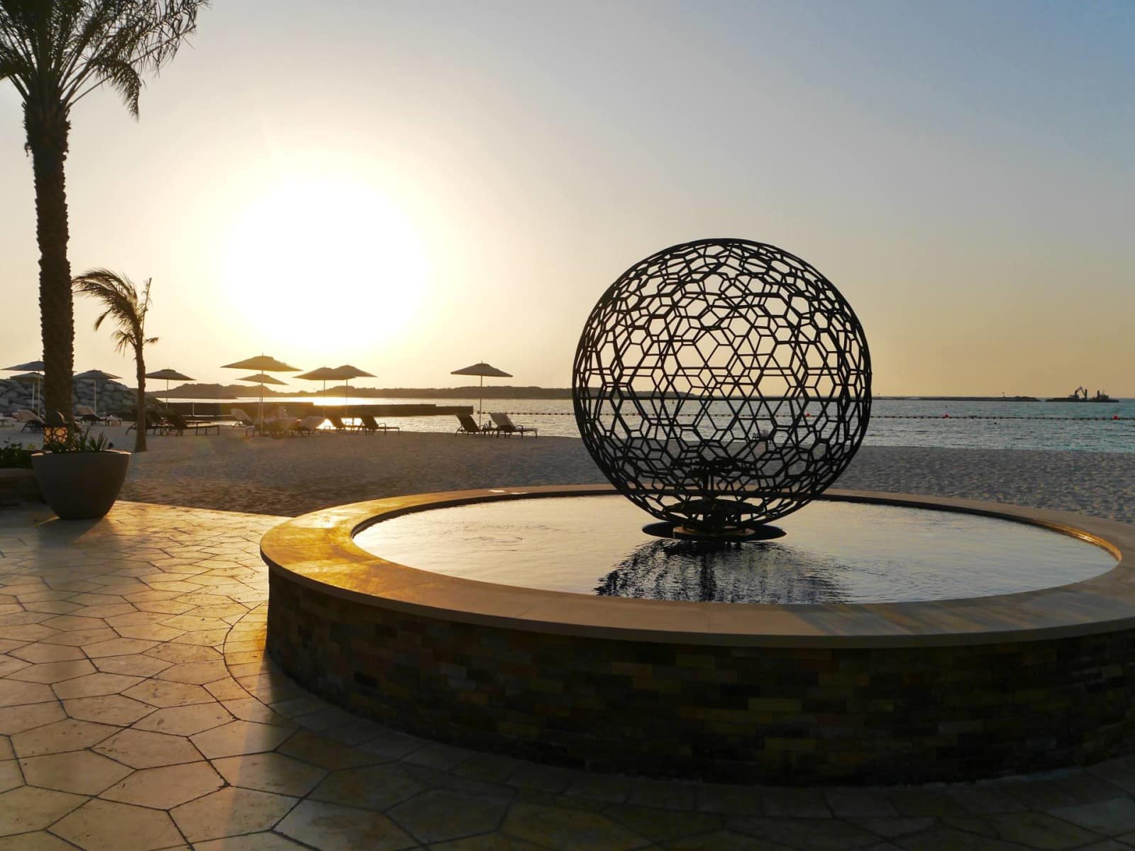 four-seasons-dubai-spa-sculpture-sunset