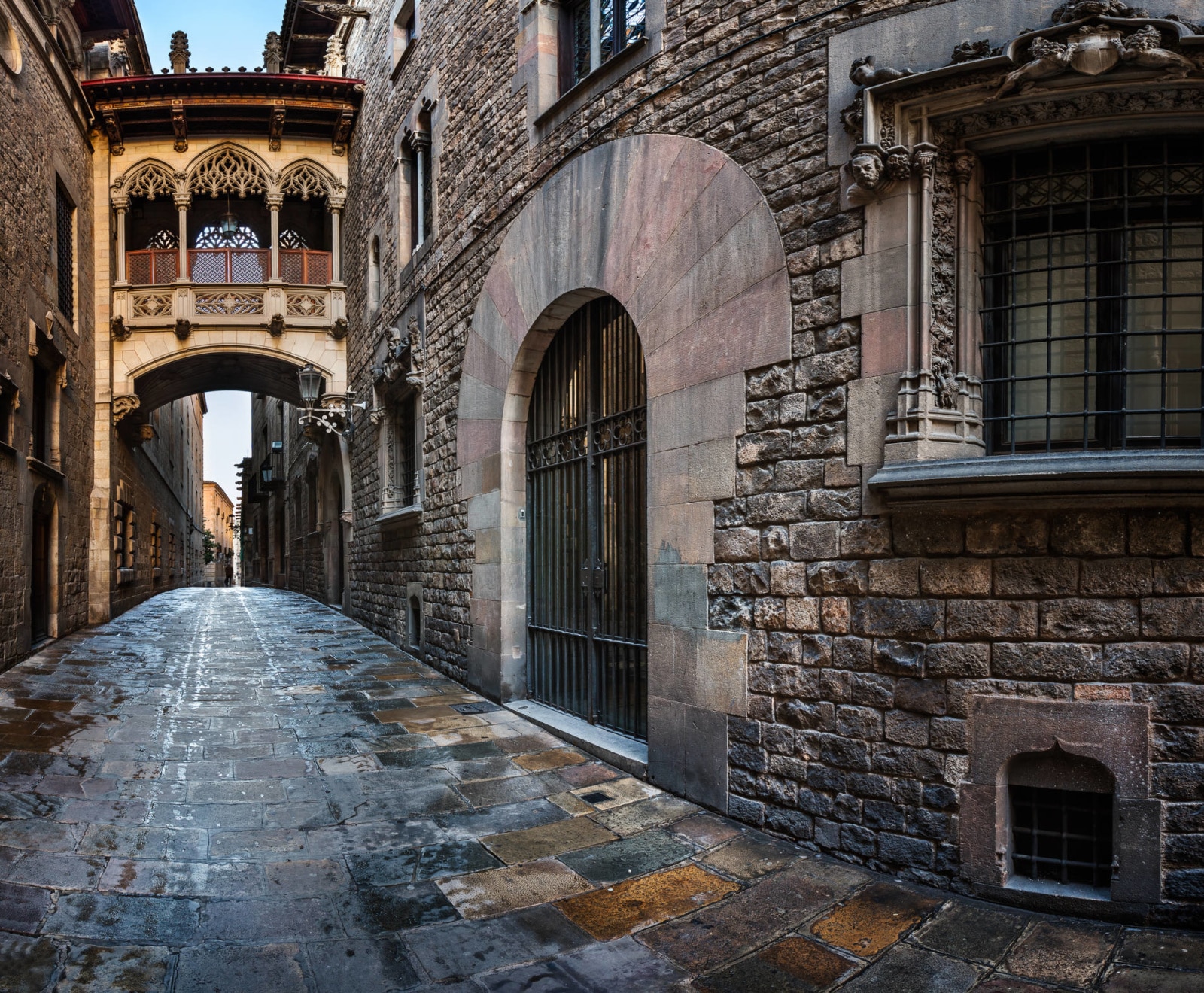 Barri Gothic Quarter and Bridge of Sighs in Barcelona, Catalonia, Spain