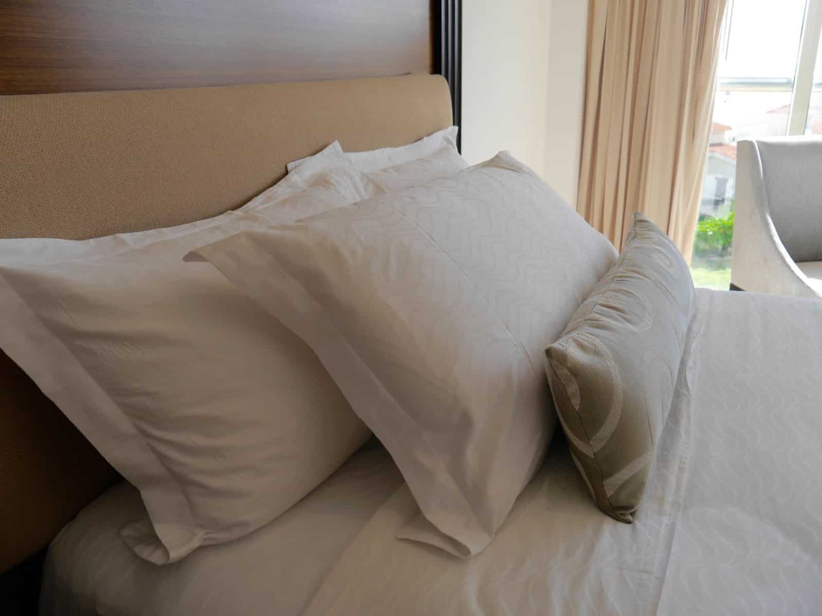 le-blanc-spa-hotel-cancn-pillows