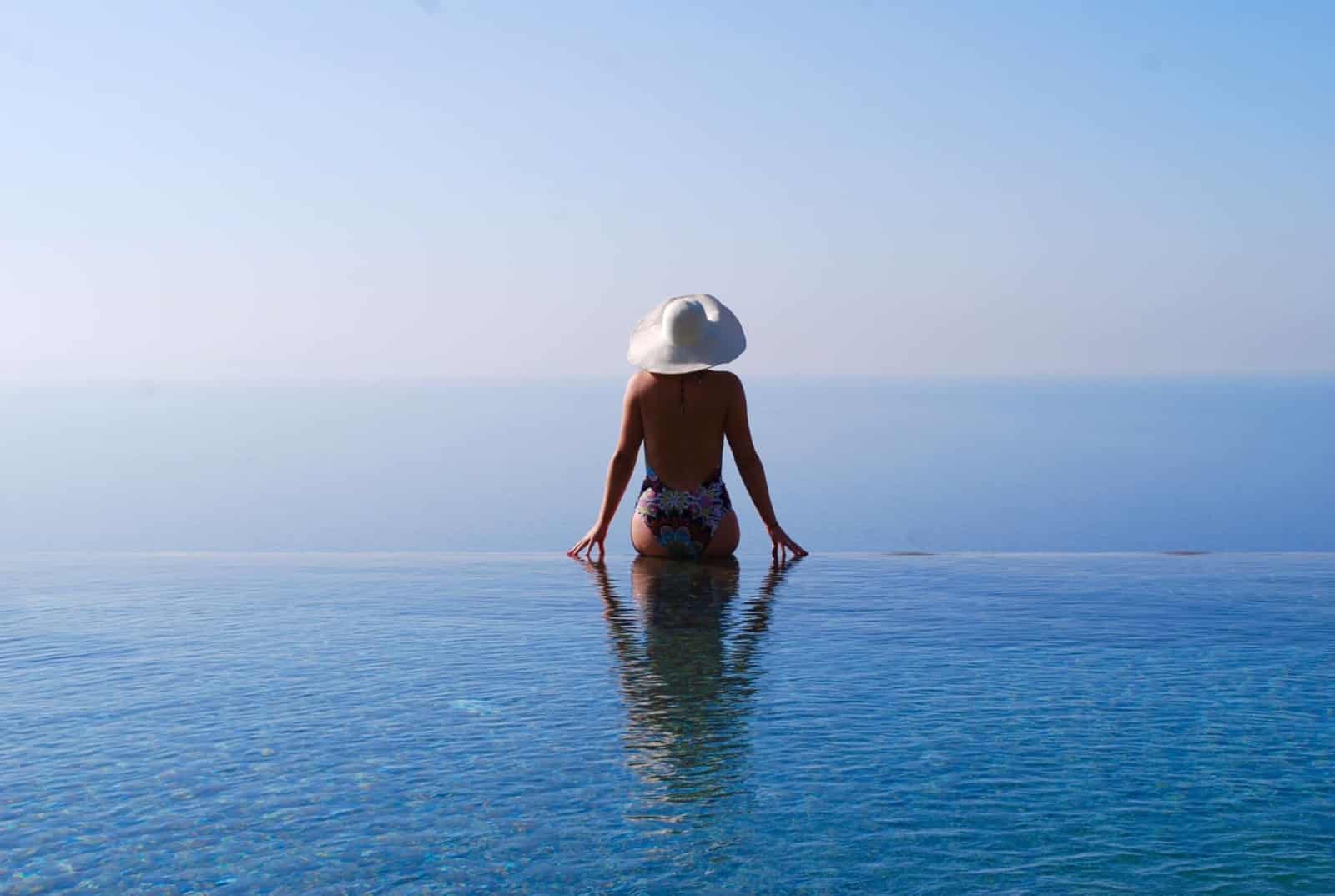 monastero-santa-rosa-amalfi-the-travelista-jess-gibson-infinity-pool