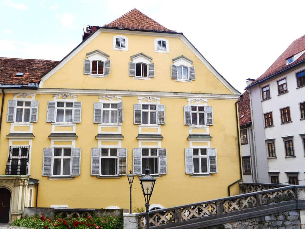 colourful-buildings-graz-austria