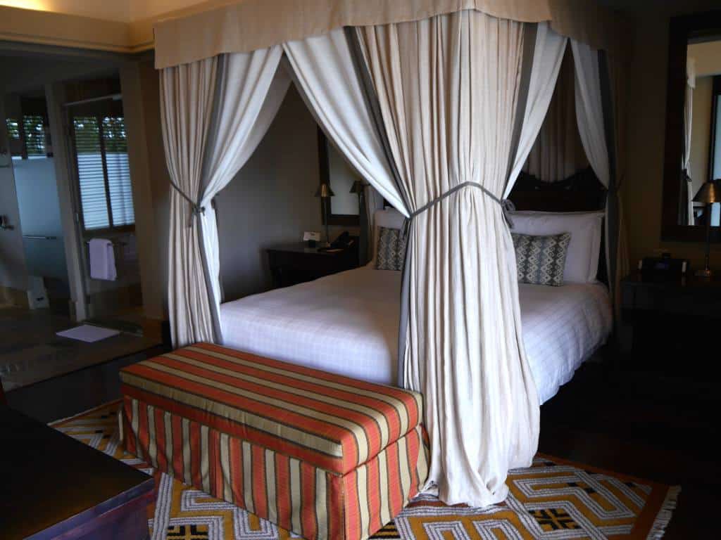 four-seasons-serengeti-tanzania-bed