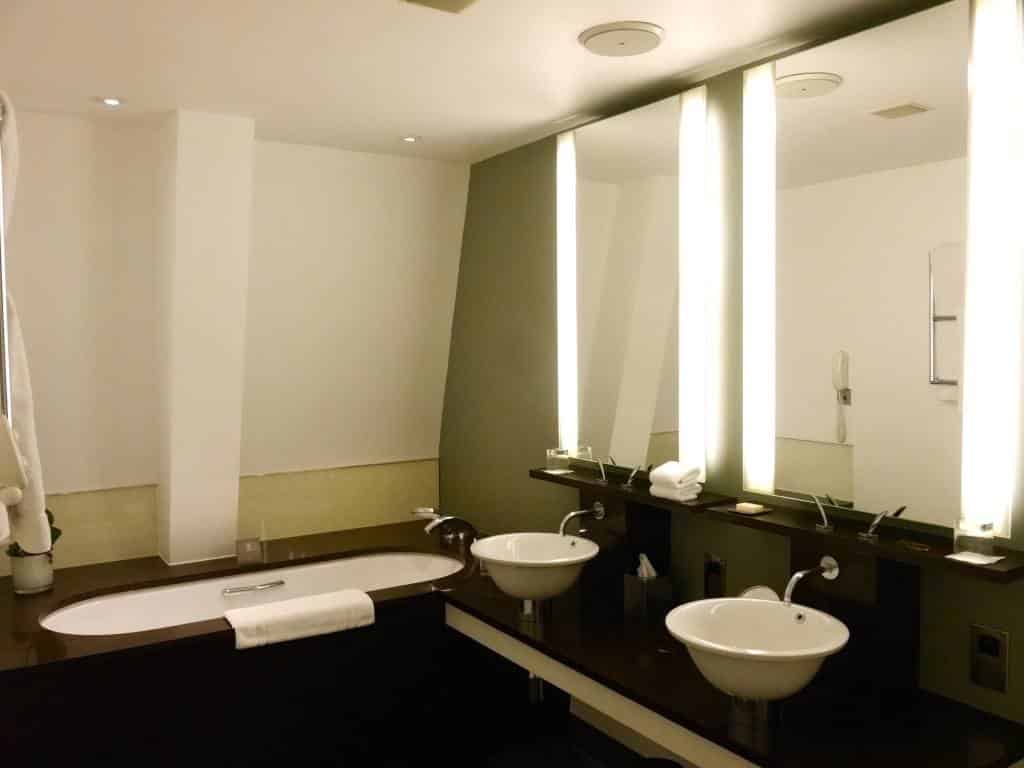 one-aldwych-hotel-london-review-deluxe-room